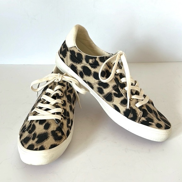 Old Navy Leopard Print Canvas Sneakers Animal Print Shoes Women Comfort Size 7 - Picture 1 of 7